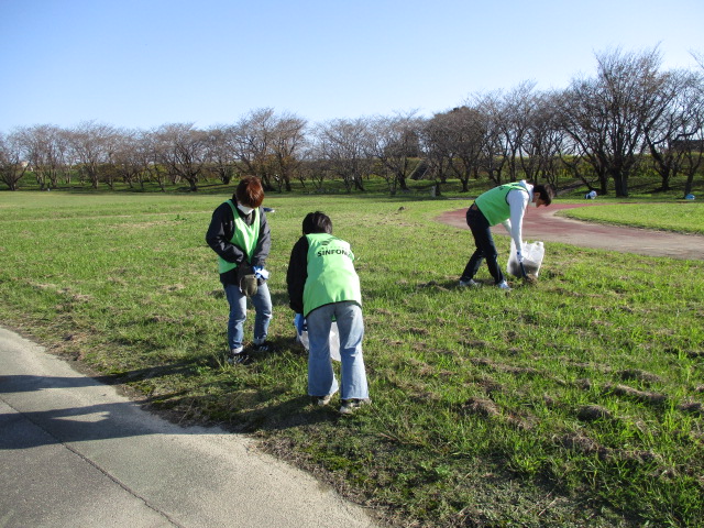 三重県伊勢市で開催された宮川水系「川と海のクリーン大作戦」に参加