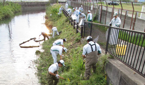 当社伊勢製作所周辺を流れる小木川の清掃活動を実施