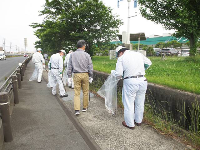 530(ごみゼロ)運動として豊橋製作所周辺の清掃活動を実施