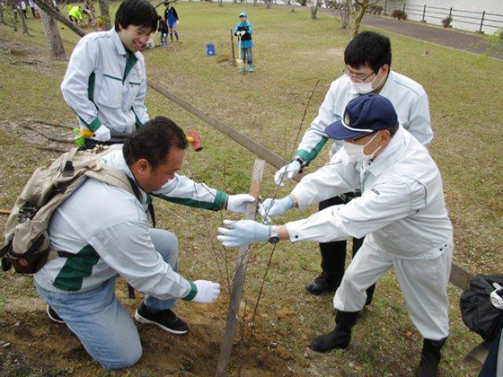 植樹活動（花ももの植樹活動）に参加