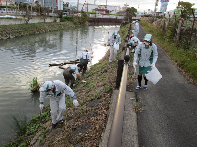 当社伊勢製作所周辺を流れる小木川の清掃活動を実施