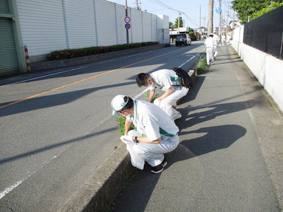 530運動として伊勢製作所周辺を清掃